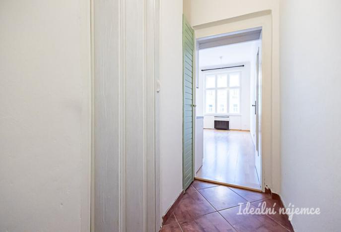 Pronájem bytu 2+kk, Praha - Nusle, Jaromírova, 43 m2