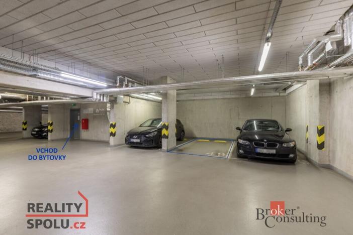 Prodej garážového stání, Brno - Královo Pole, Mojmírovo náměstí, 13 m2