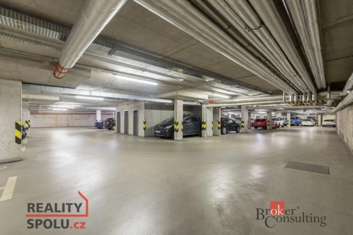 Prodej garážového stání, Brno - Královo Pole, Mojmírovo náměstí, 13 m2