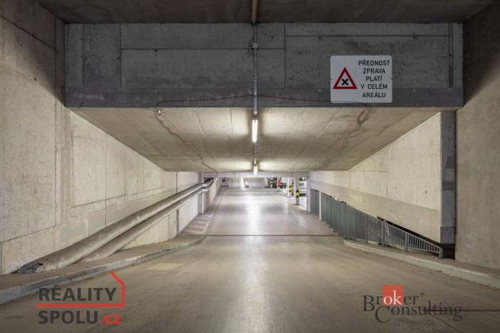 Prodej garážového stání, Brno - Královo Pole, Mojmírovo náměstí, 13 m2