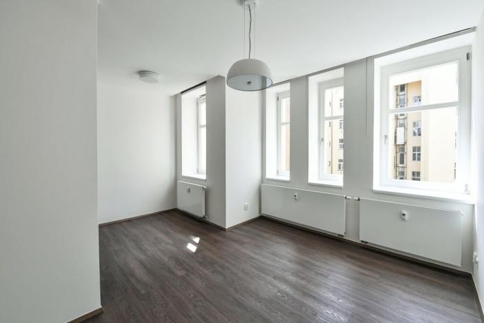 Pronájem bytu 1+kk, Praha - Vinohrady, Lucemburská, 30 m2
