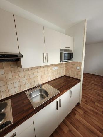 Prodej bytu 1+kk, Pardubice - Polabiny, Varšavská, 27 m2