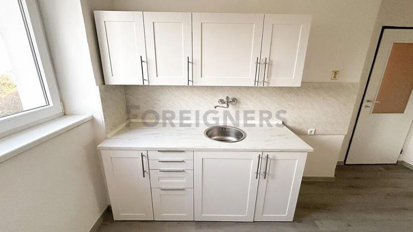 Pronájem bytu 2+1, Praha - Ruzyně, Stochovská, 50 m2