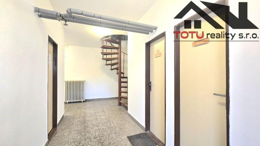 Pronájem skladu, Chrudim, Palackého třída, 22 m2