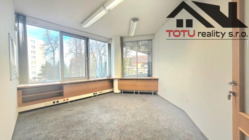 Pronájem kanceláře, Chrudim, Palackého třída, 17 m2