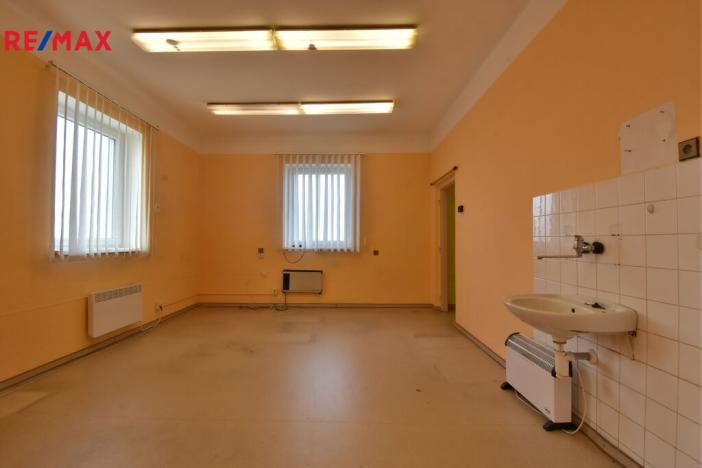 Prodej obchodního prostoru, Týniště nad Orlicí, Nádražní, 64 m2