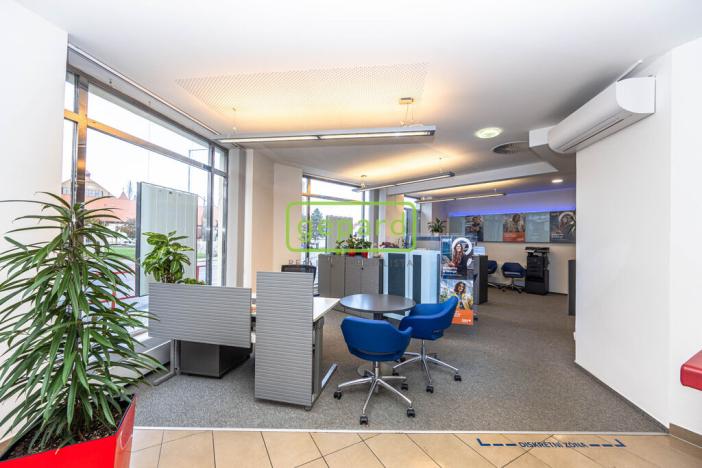 Pronájem obchodního prostoru, Praha - Zbraslav, Zbraslavské náměstí, 147 m2