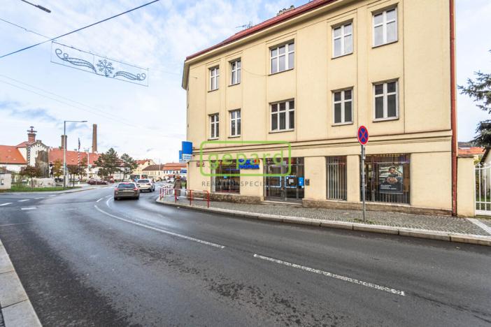 Pronájem obchodního prostoru, Praha - Zbraslav, Zbraslavské náměstí, 147 m2