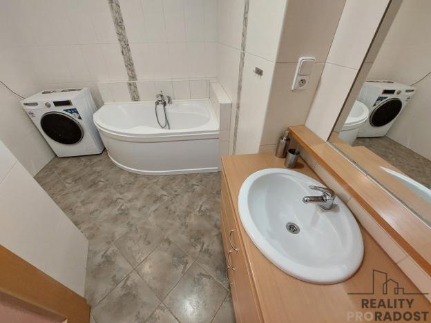 Pronájem bytu 2+kk, Praha, Benická, 80 m2