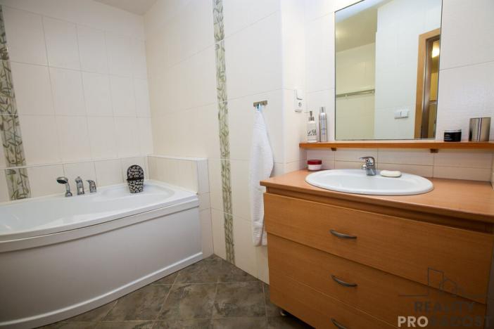 Pronájem bytu 2+kk, Praha, Benická, 80 m2