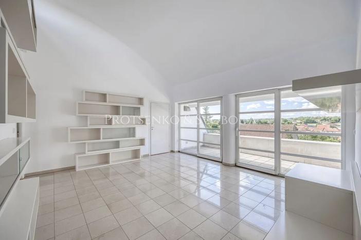 Prodej kanceláře, Křižanov, Benešovo náměstí, 530 m2