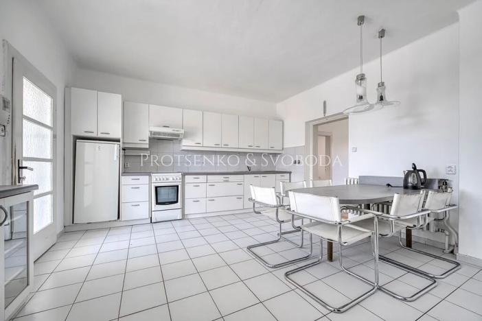 Prodej kanceláře, Křižanov, Benešovo náměstí, 530 m2