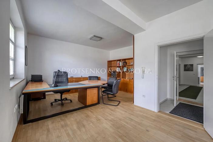 Prodej kanceláře, Křižanov, Benešovo náměstí, 530 m2