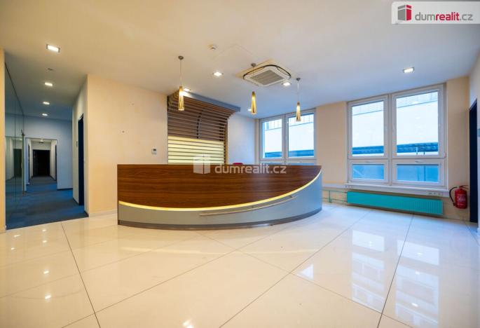 Pronájem kanceláře, České Budějovice - České Budějovice 6, Jeronýmova, 2300 m2