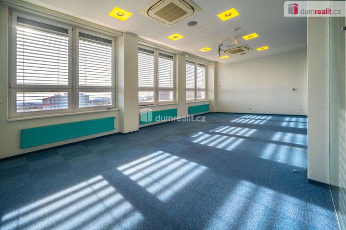 Pronájem kanceláře, České Budějovice - České Budějovice 6, Jeronýmova, 2300 m2