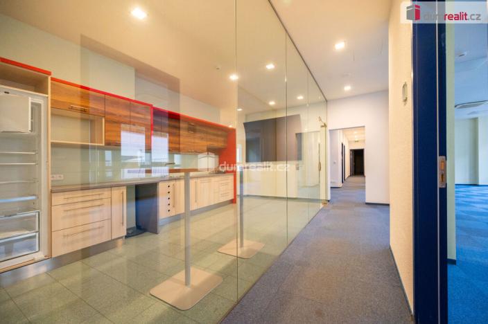 Pronájem kanceláře, České Budějovice - České Budějovice 6, Jeronýmova, 2300 m2