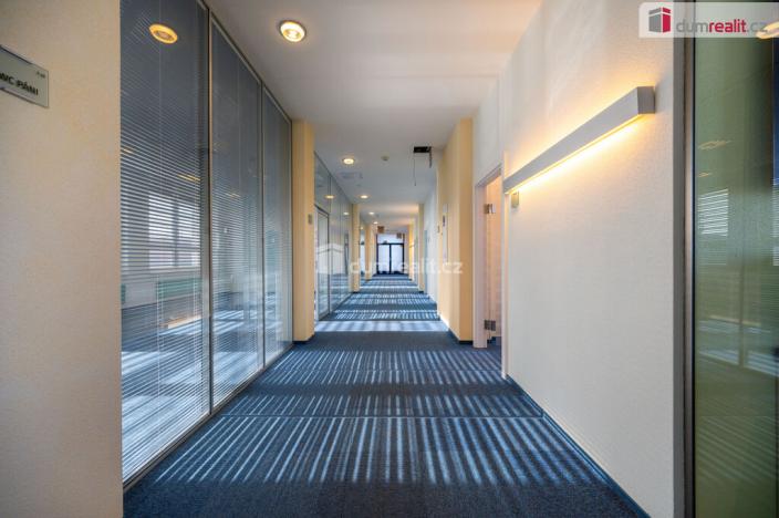 Pronájem kanceláře, České Budějovice - České Budějovice 6, Jeronýmova, 2300 m2