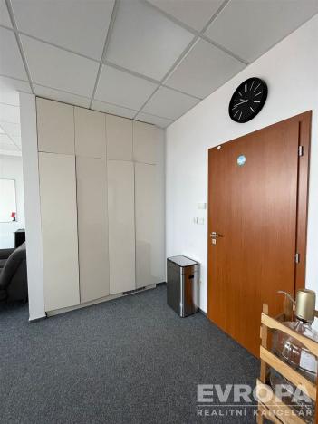 Pronájem kanceláře, Pardubice - Zelené Předměstí, třída Míru, 56 m2