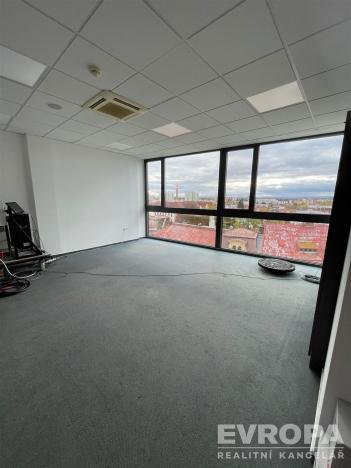 Pronájem kanceláře, Pardubice - Zelené Předměstí, třída Míru, 56 m2