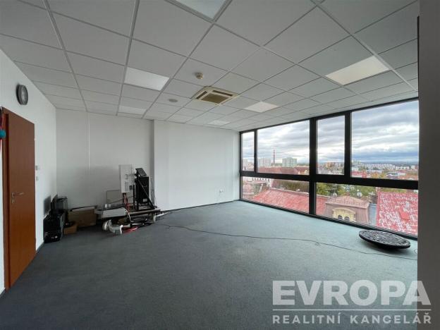 Pronájem kanceláře, Pardubice - Zelené Předměstí, třída Míru, 56 m2