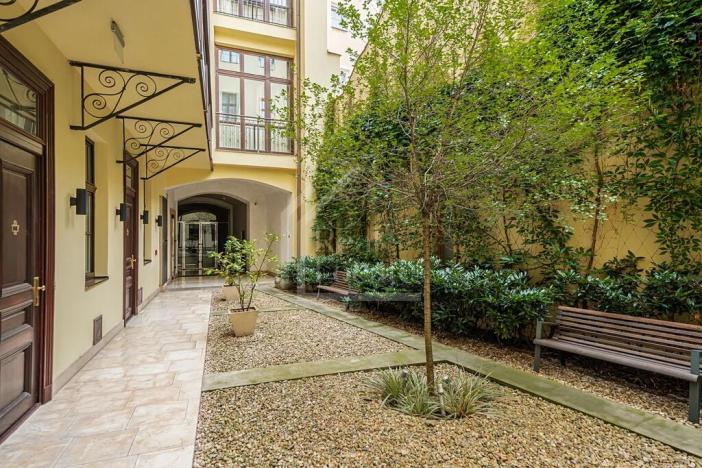 Pronájem atypického bytu, Praha - Staré Město, Liliová, 62 m2