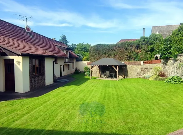 Prodej rodinného domu, Lešany, 272 m2