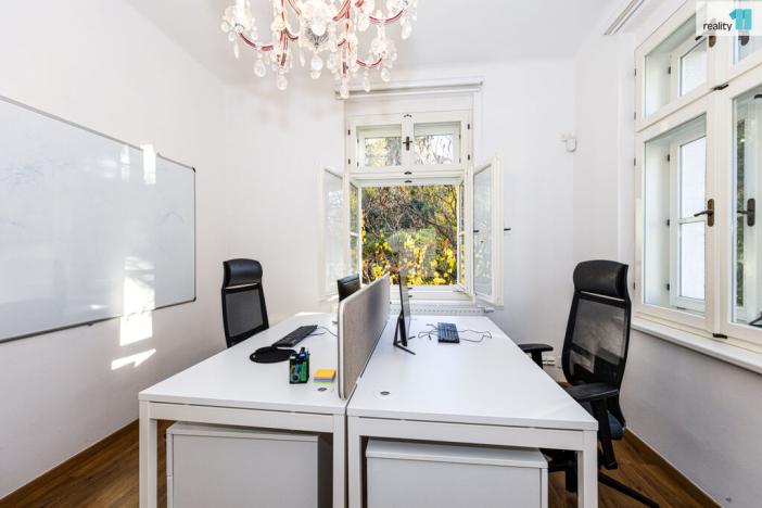 Pronájem kanceláře, Praha, Na dolinách, 200 m2