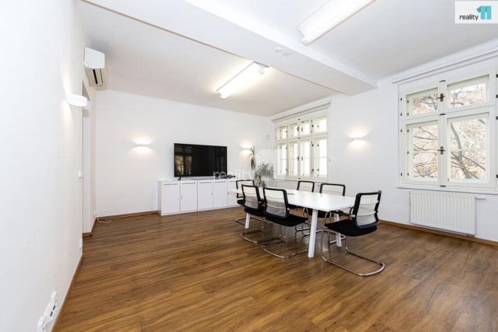 Pronájem kanceláře, Praha, Na dolinách, 200 m2
