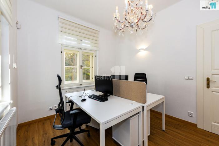 Pronájem kanceláře, Praha, Na dolinách, 200 m2