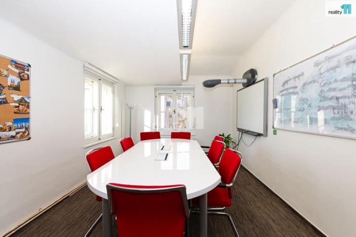 Pronájem kanceláře, Praha, Na dolinách, 200 m2