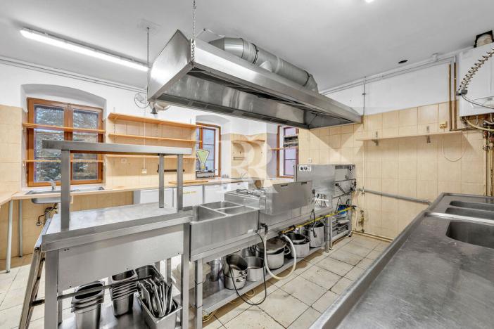 Prodej činžovního domu, Nový Bor, nám. Míru, 507 m2