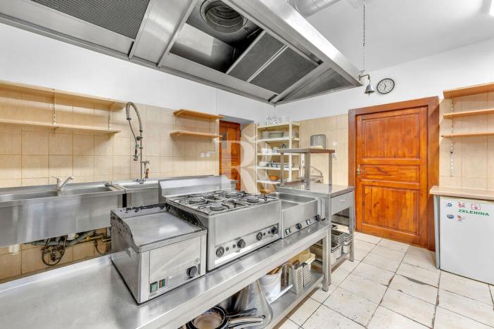 Prodej činžovního domu, Nový Bor, nám. Míru, 507 m2