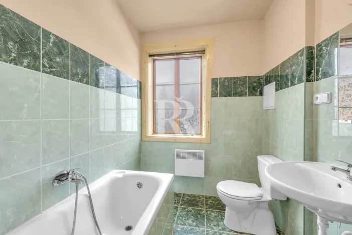 Prodej činžovního domu, Nový Bor, nám. Míru, 507 m2