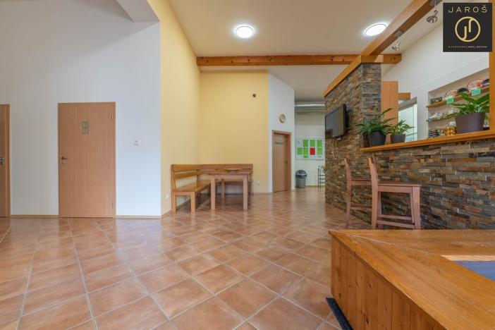 Pronájem kanceláře, Buštěhrad, Náměstí, 576 m2