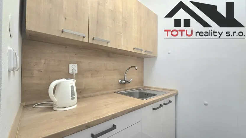 Pronájem kanceláře, Chrudim, Palackého třída, 17 m2