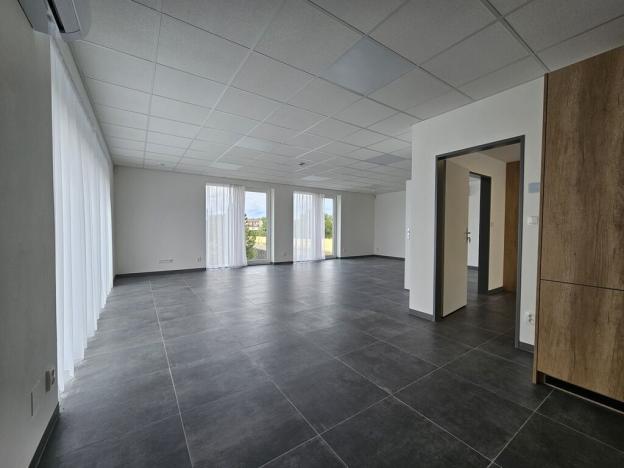 Pronájem skladu, Praha, Všetatská, 146 m2