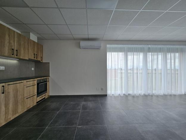 Pronájem skladu, Praha, Všetatská, 146 m2