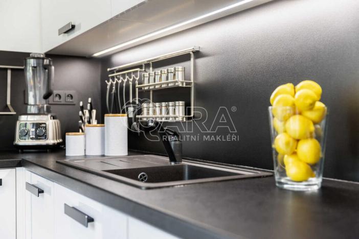 Prodej bytu 3+1, Praha, 75 m2