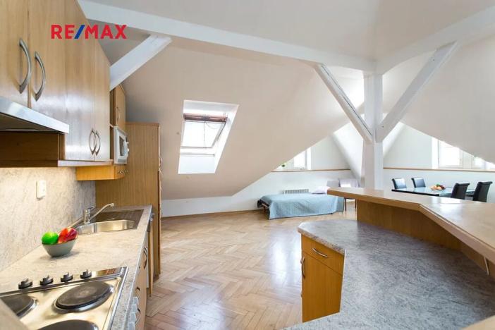 Pronájem bytu 2+kk, Praha - Karlín, Křižíkova, 70 m2