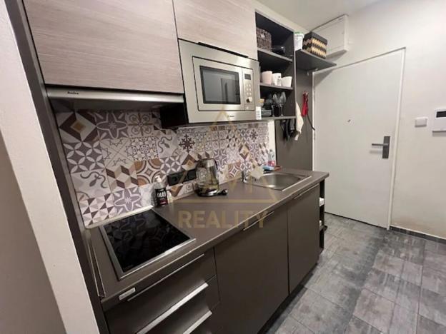 Pronájem bytu 1+1, Praha - Podolí, Jeremenkova, 28 m2