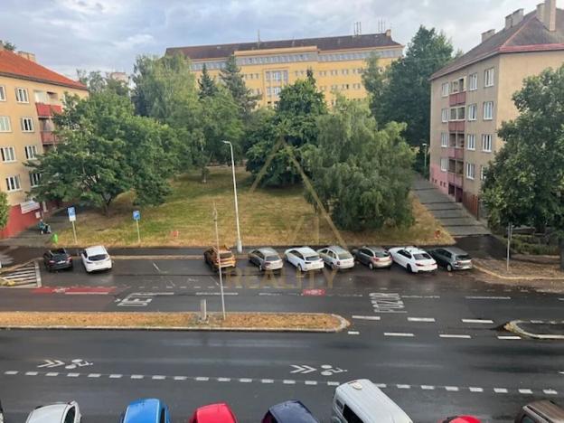 Pronájem bytu 1+1, Praha - Podolí, Jeremenkova, 28 m2