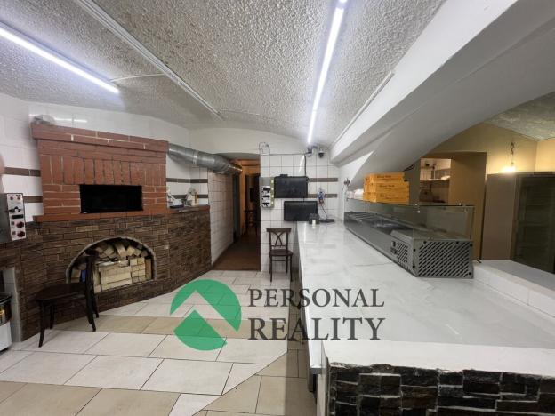 Pronájem restaurace, Praha - Nusle, náměstí Generála Kutlvašra, 300 m2