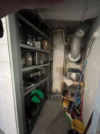 Pronájem restaurace, Praha - Nusle, náměstí Generála Kutlvašra, 300 m2