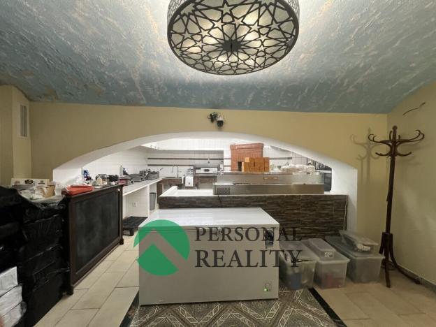 Pronájem restaurace, Praha - Nusle, náměstí Generála Kutlvašra, 300 m2