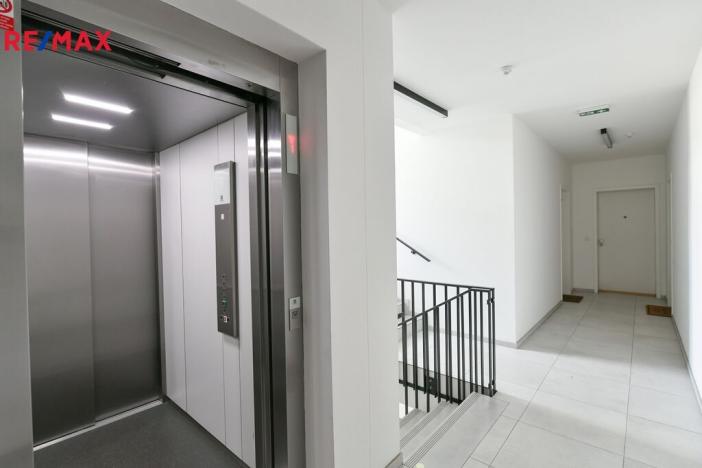 Pronájem bytu 2+kk, Praha - Vinohrady, Perucká, 45 m2