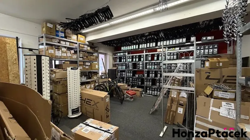 Pronájem obchodního prostoru, Praha - Kobylisy, Střelničná, 418 m2