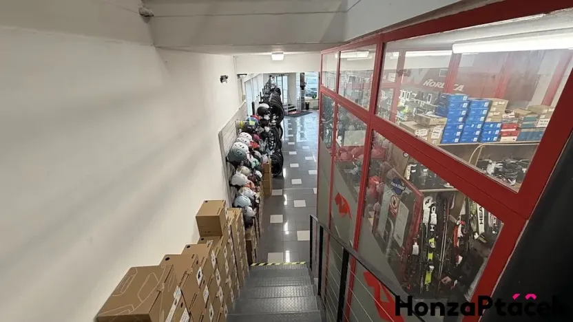 Pronájem obchodního prostoru, Praha - Kobylisy, Střelničná, 418 m2