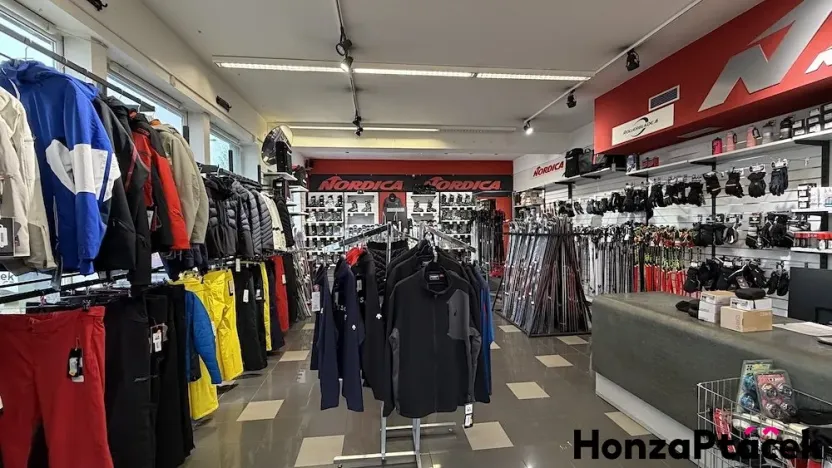 Pronájem obchodního prostoru, Praha - Kobylisy, Střelničná, 418 m2