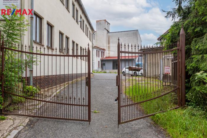 Prodej obchodního prostoru, Chodov, Poděbradova, 1000 m2