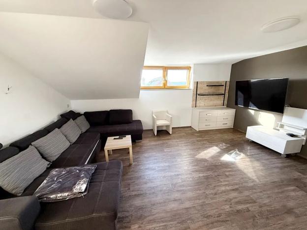 Pronájem bytu 3+1, Kostomlaty pod Milešovkou, Husova, 100 m2